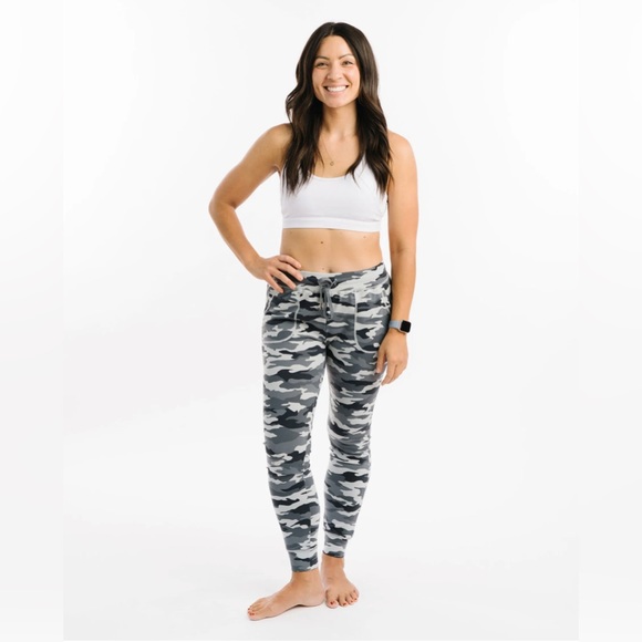 ZYIA Pants - Zyia Gray Camo Unwind Joggers Size XL